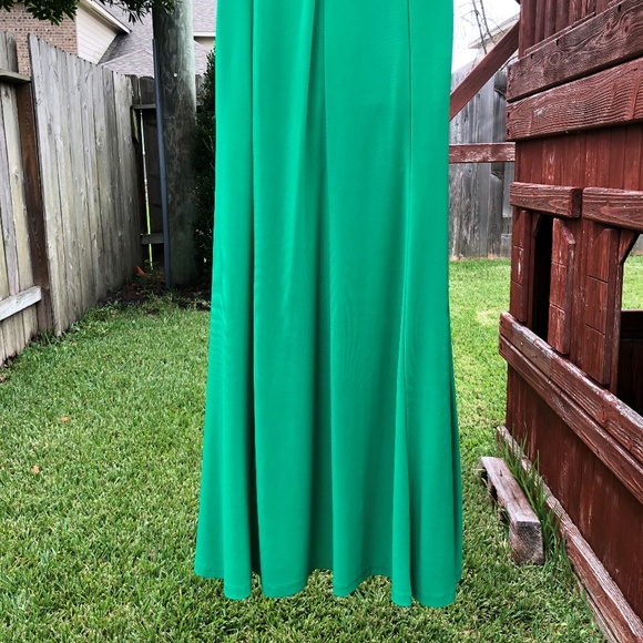 Ignite Evenings M Emerald Green Beaded Formal Gown - Picture 6 of 8